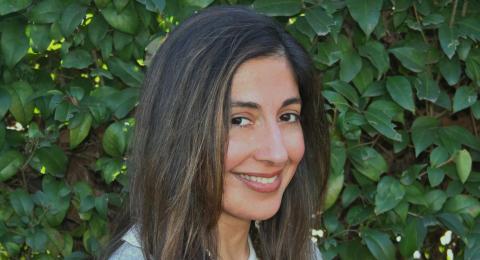 Headshot of Tanya Mehta, CEO of Transverse Leadership 