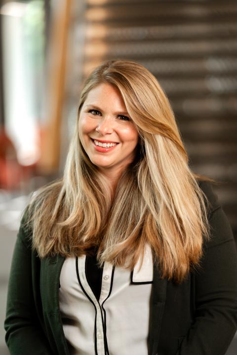 Dana Gierka headshot